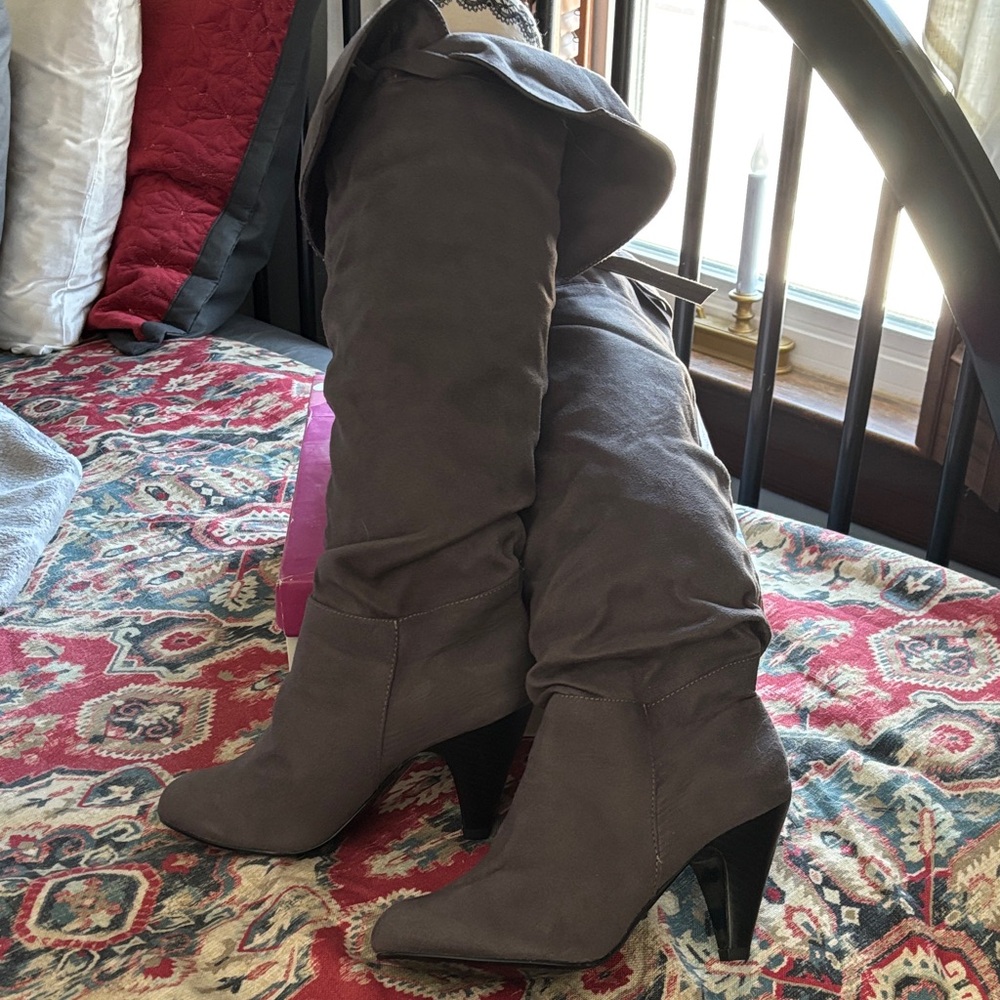 Over the knee gray suede like boots
